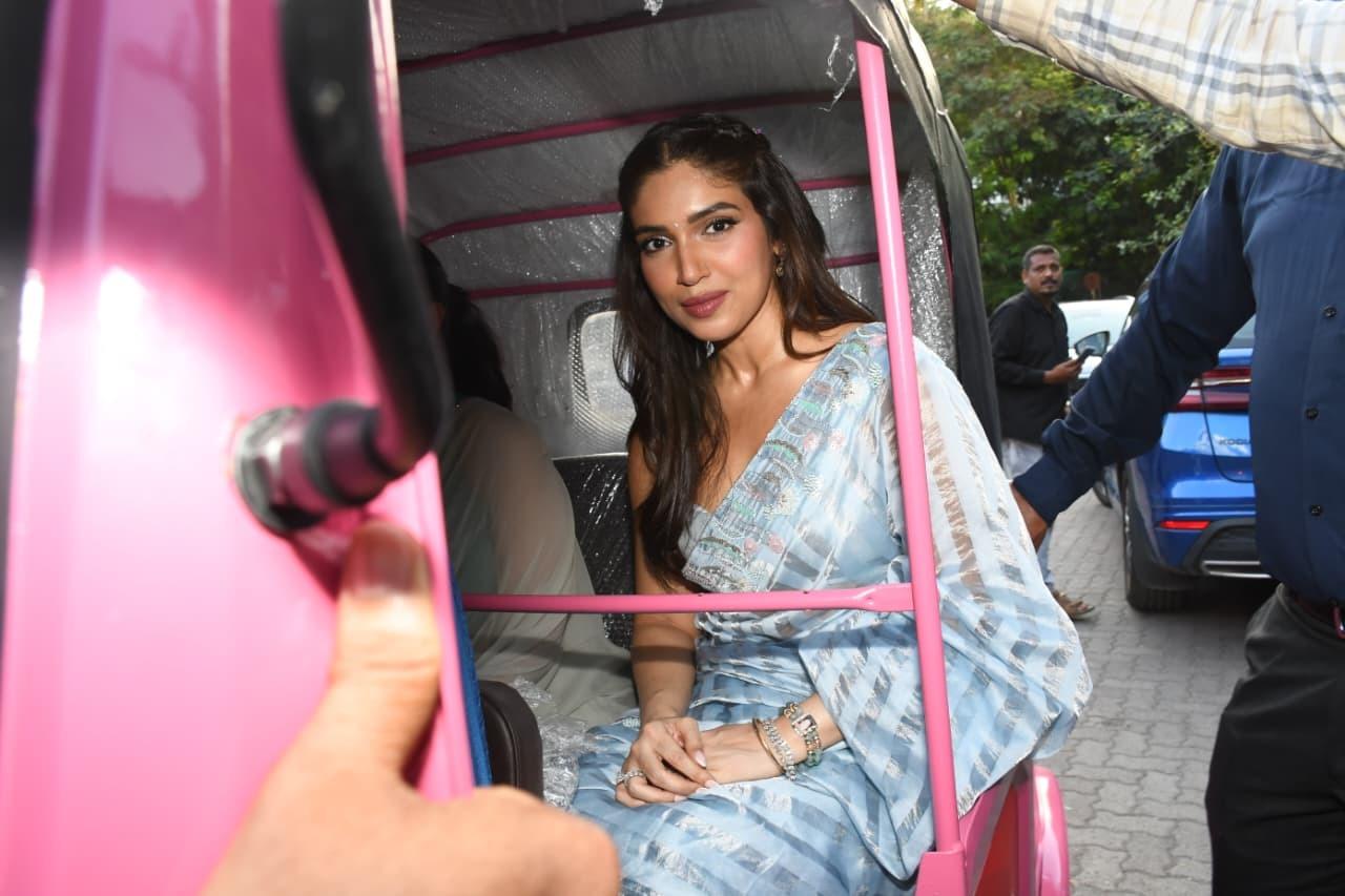 Bhumi Pednekkar was seen enjoying an auto rickshaw ride while attending an event. Bhumi Pednekkar was seen enjoying an auto rickshaw ride while attending an event.